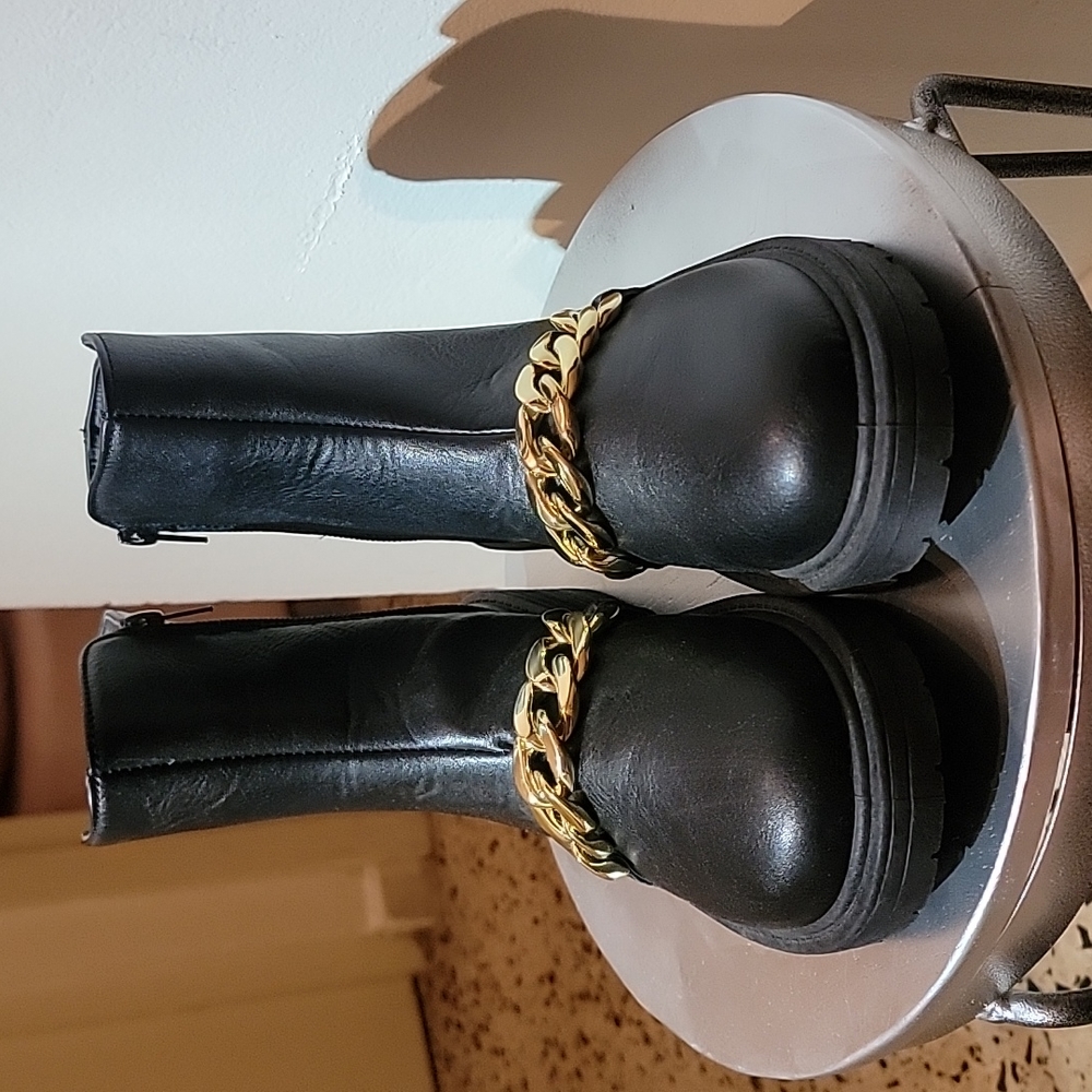 NWT black boots